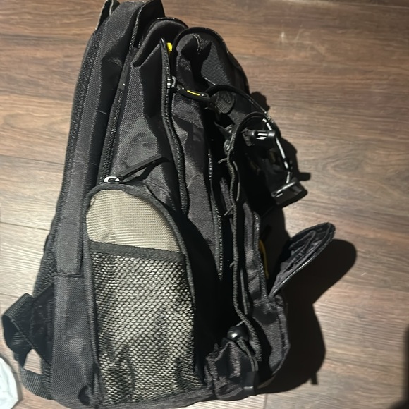 Targus CityGear Chicago Backpack Case for 16-Inch Notebooks, Black - Picture 3 of 3